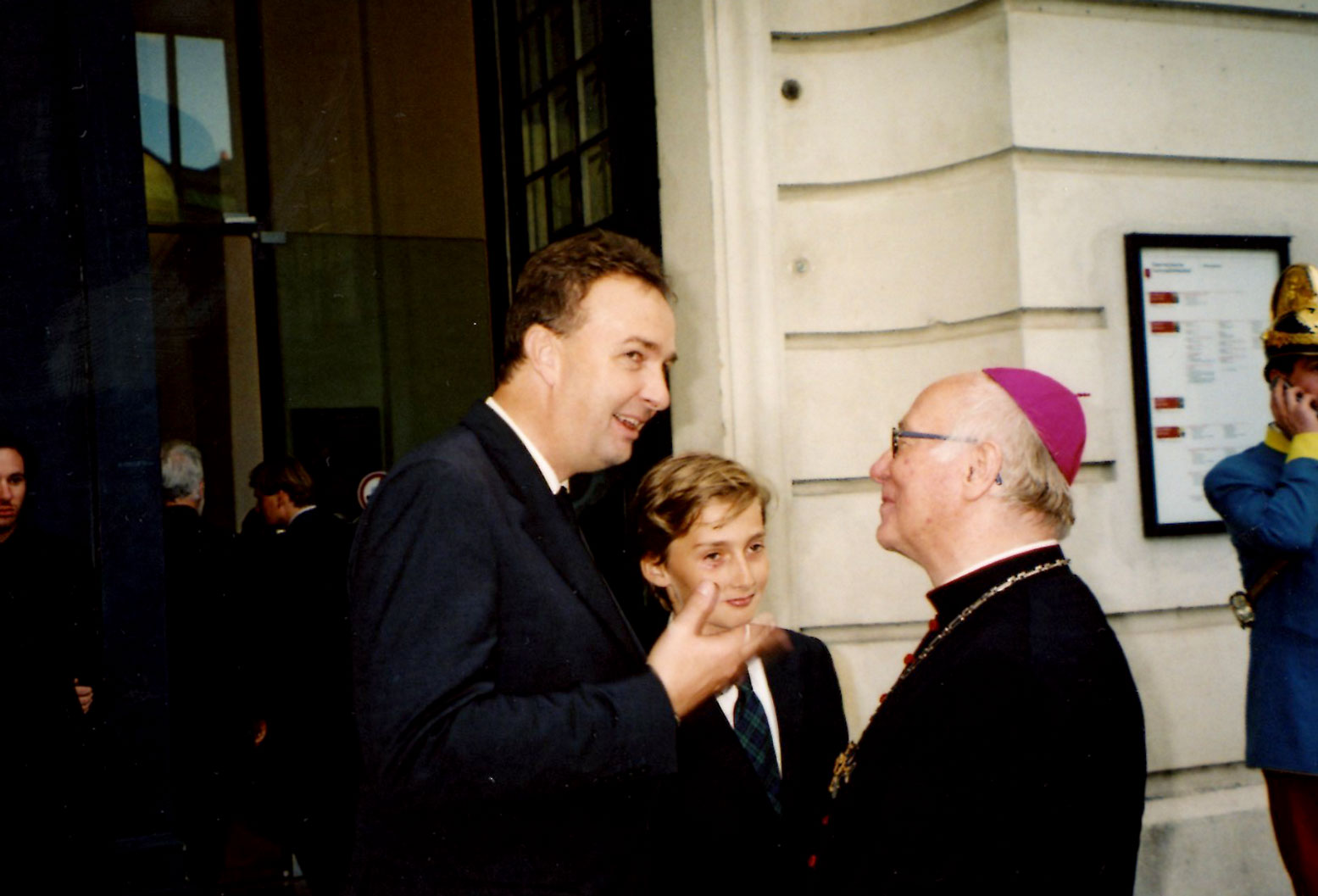KvH mit Ferdinand Zvonimir und einem Geistlichen